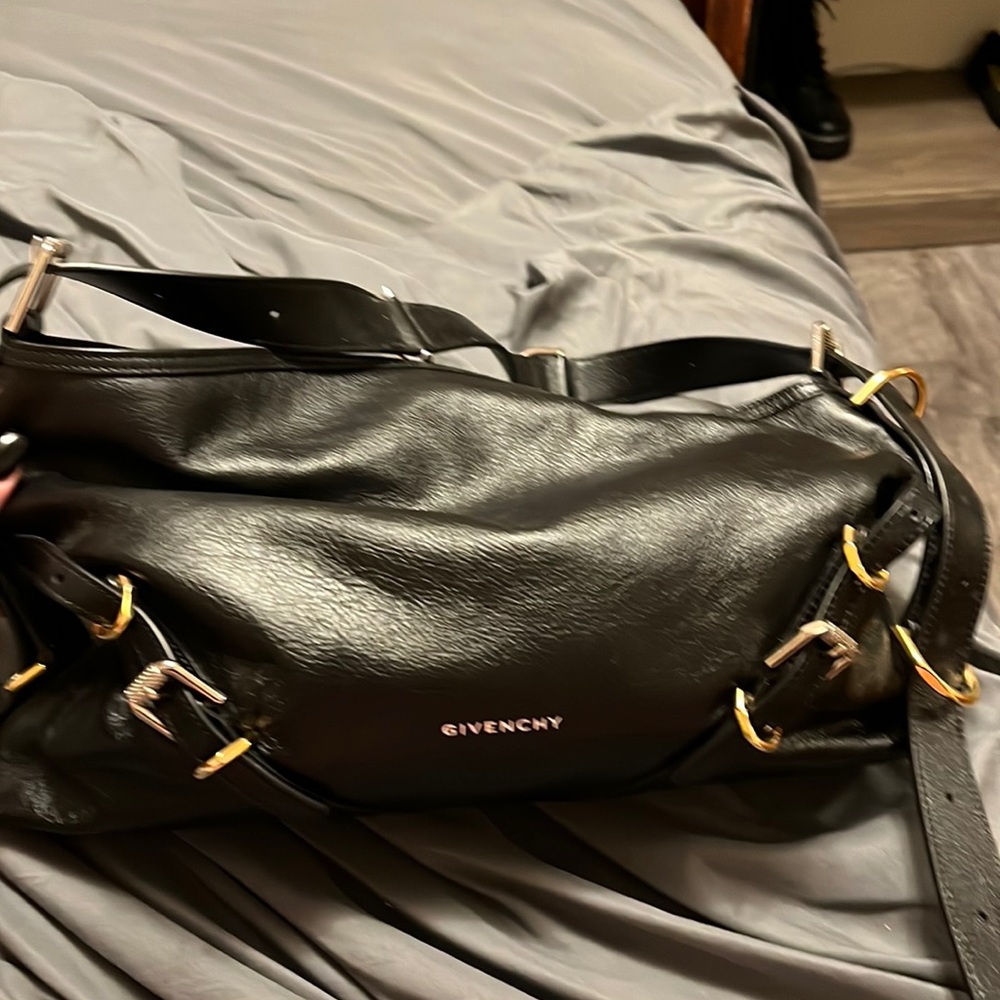 💝 Givenchy Shoulder Bag 💝